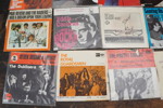 15st Vinylskivor med pärm Elvis Presley Johnny Cash. A429