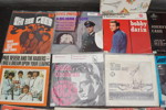 15st Vinylskivor med pärm Elvis Presley Johnny Cash. A429