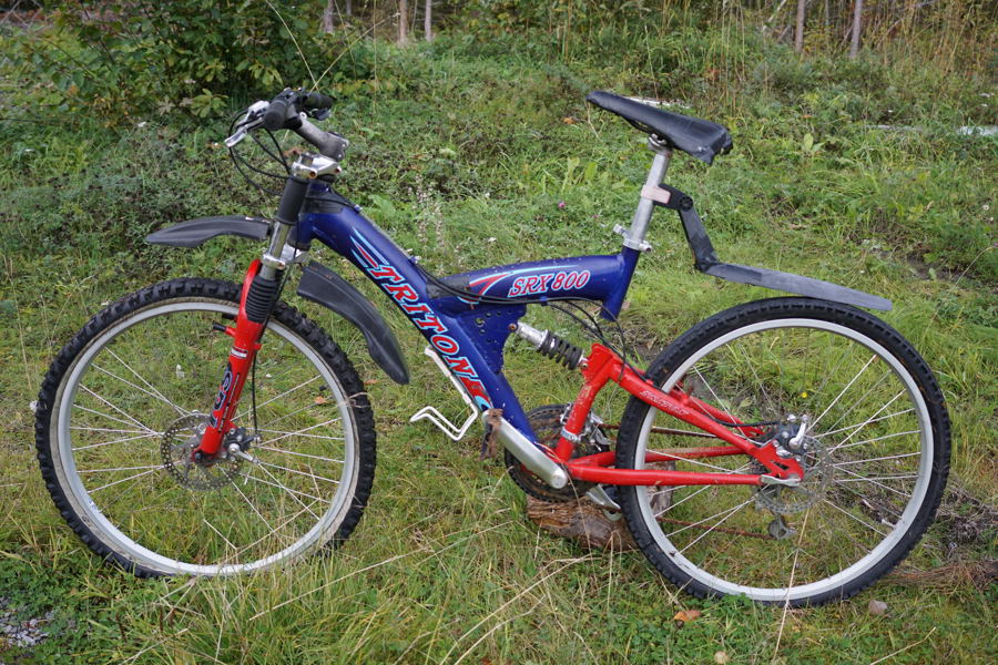 Triton SRX800 cykel blå/röd. B381