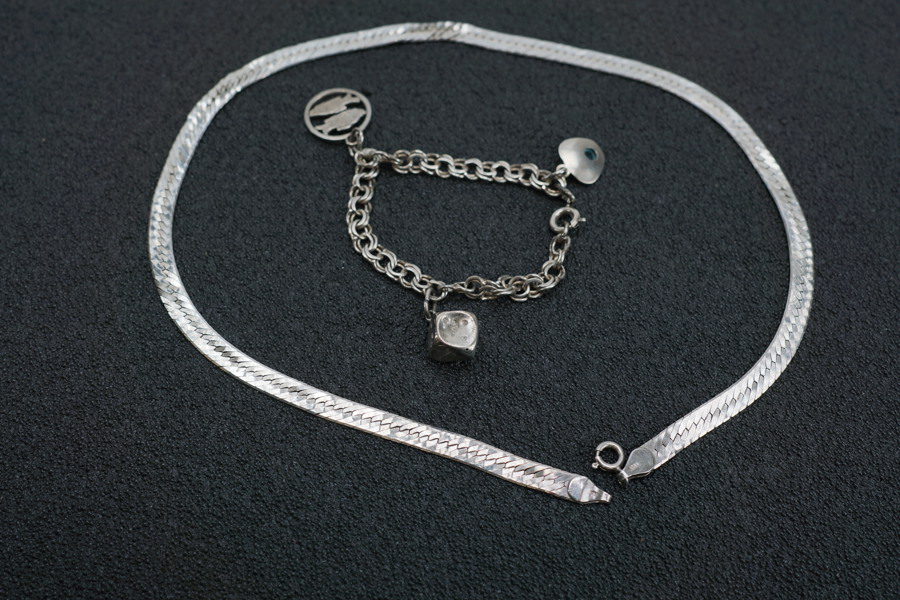 Silver halsband och bismarklänk armband. A129