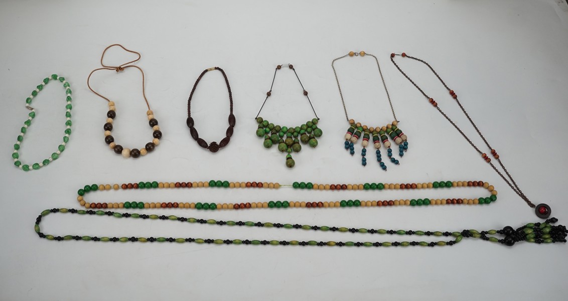 Diverse halsband pärlor. A139