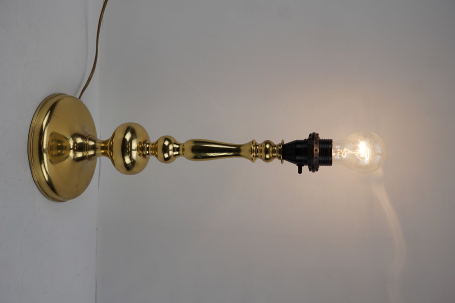 Bordslampa mässing. C6