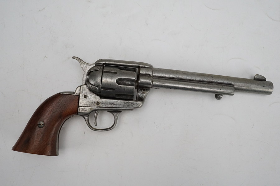 Colt Peacemaker med patroner replikor. A216