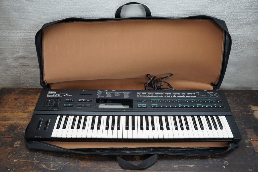 Yamaha DX7 II-D synth. B90