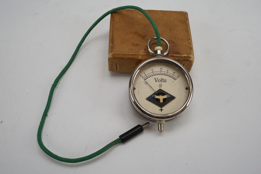 Äldre voltmeter. A331