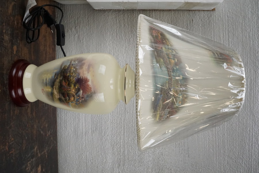 Thomas Kinkade bordslampa porslin. B380