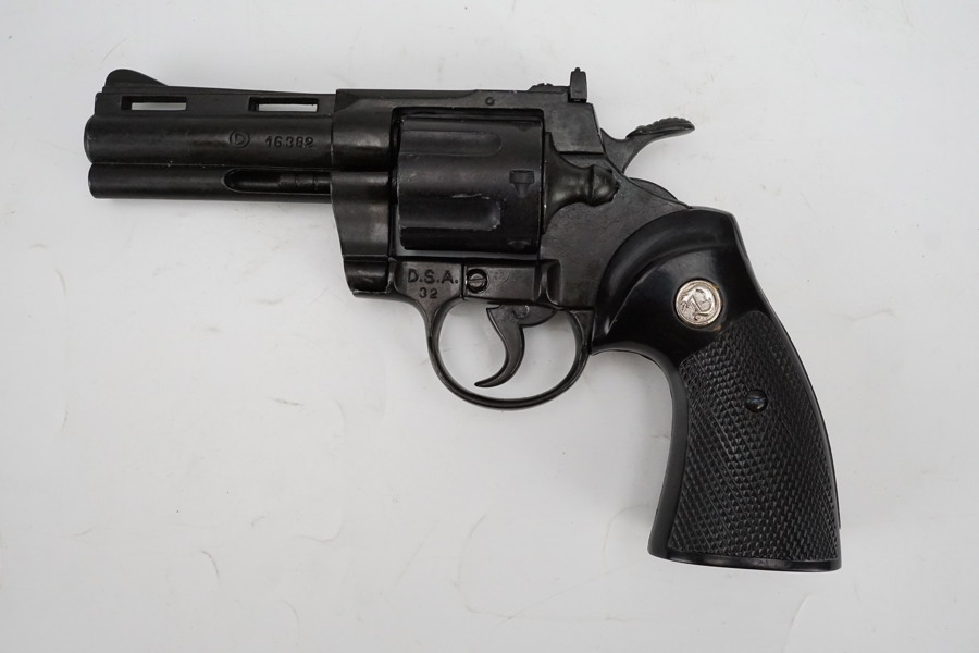 Denix Colt Python replika. M63