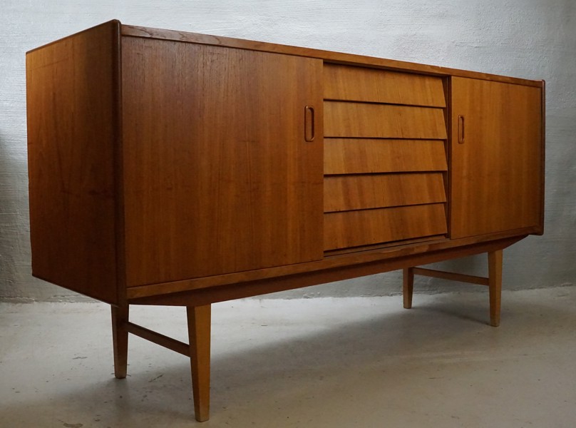 Sideboard. B15