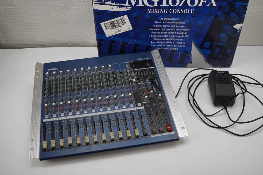 Yamaha MG16/6FX mixer. B16