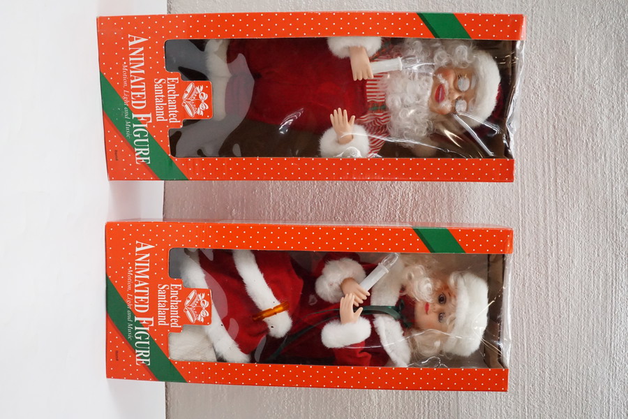 2st Enchanted Santaland julfigurer. BC49