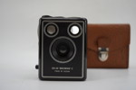 Äldre Kodak Six-20 Brownie C kamera med väska. A100