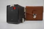 Äldre Kodak Six-20 Brownie C kamera med väska. A100