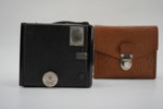 Äldre Kodak Six-20 Brownie C kamera med väska. A100