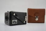 Äldre Kodak Six-20 Brownie C kamera med väska. A100